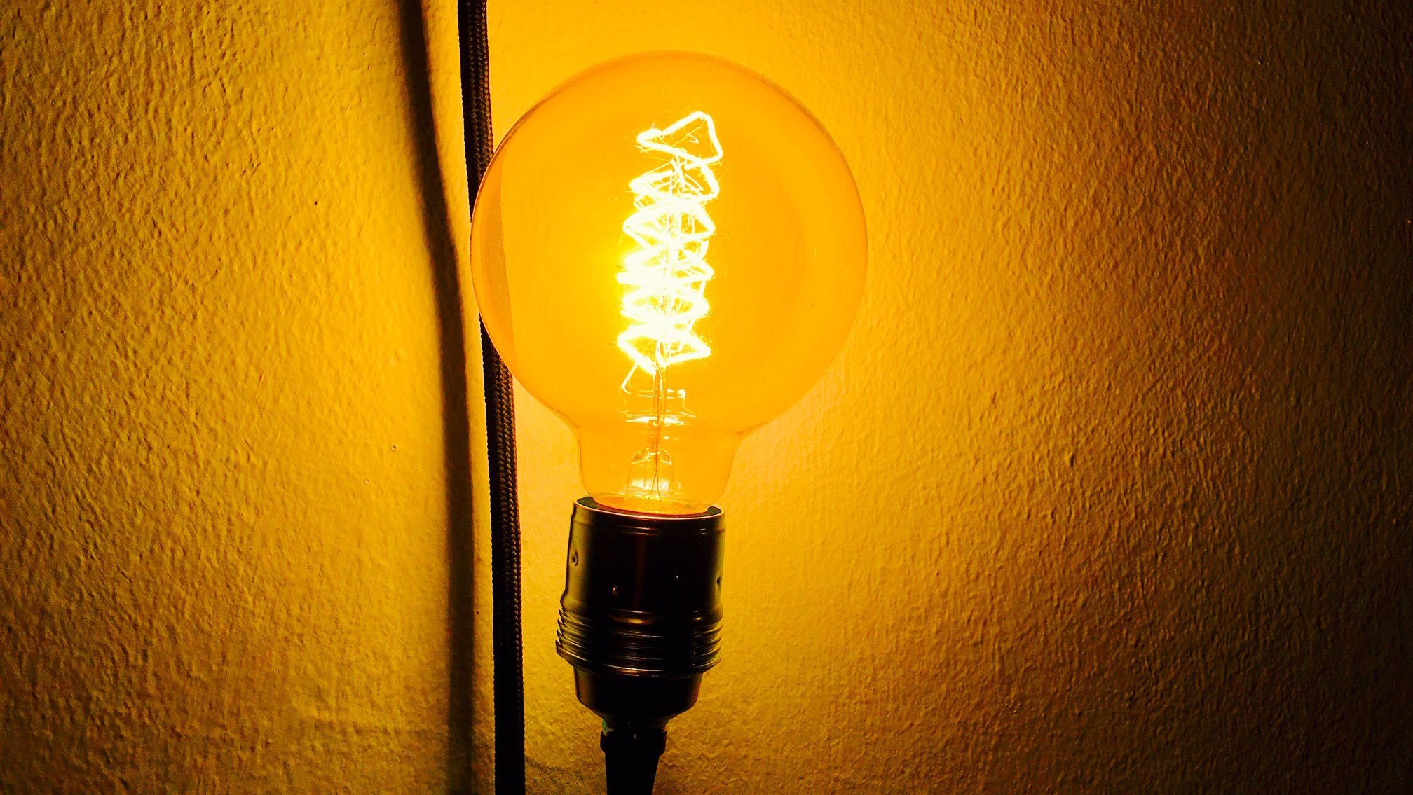 strato-gluehlampe-umgedreht-728x410