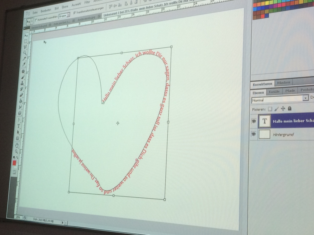 Mit Photoshop erstellen wir ein Herz mit Text.